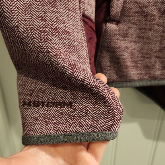 Womens Medium Under Armour Storm Maroon Hooded Jacket. Cute Herringbone Design - Picture 2 of 6